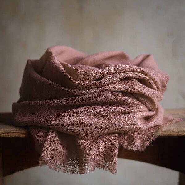 Leichter Damen Schal, 180x100 cm, aus weicher Polyester-Mischung, das perfekte, vielseitige Accessoire.