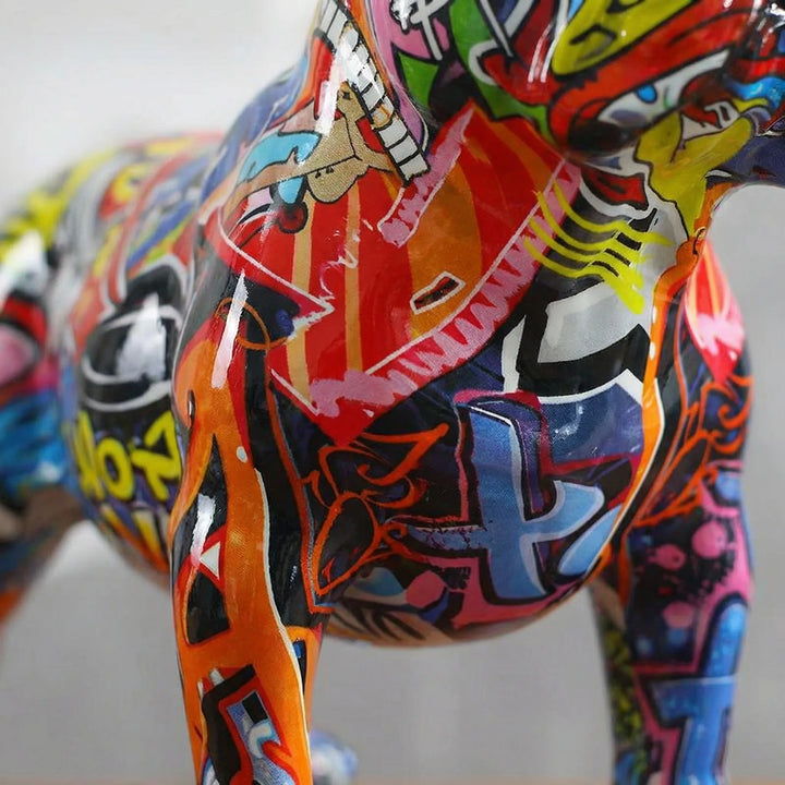 Moderne Bulldoggen Figur im Graffiti-Stil; ein farbenfrohes Wohnaccessoire für trendiges Wohndekor.