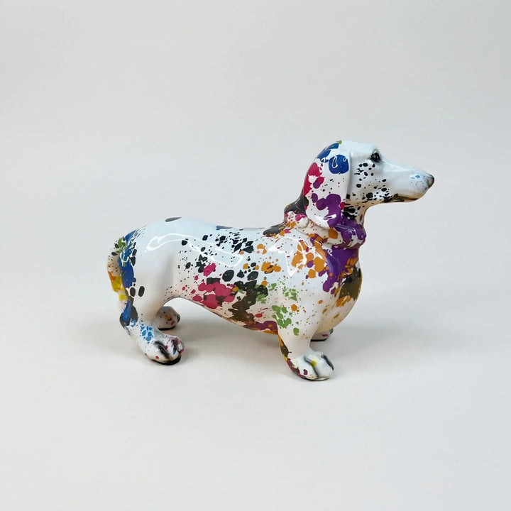 Auffällige, farbenfrohe Bulldoggen Dekofigur, handbemalt im urbanen Graffiti-Design; Blickfang fürs Zuhause.