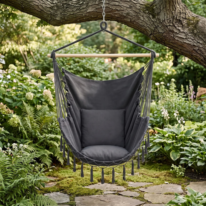 Eleganter Hängesessel aus robustem Canvas-Stoff mit Kissen für drinnen und draußen.