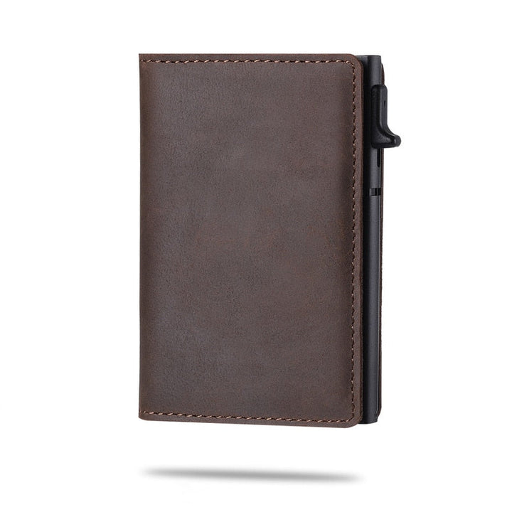 Moderne Herren Geldbörse neben Smartphone, sicheres AirTag Wallet für den smarten Mann.