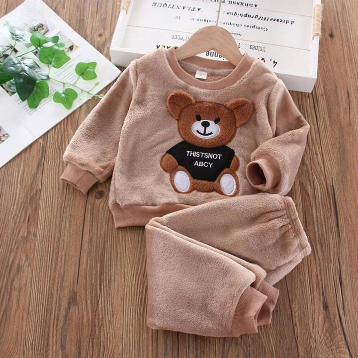 Komplettes Winterkleidungsset für Babys und Kleinkinder, warm und bequem.