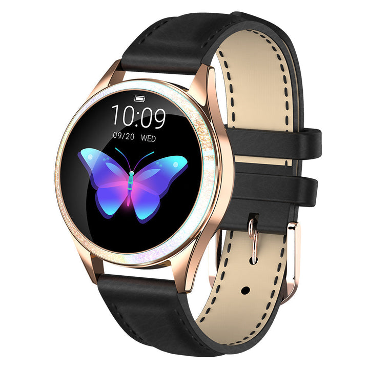 Leuchtendes Display einer Damen-Smartwatch in Silber, zeigt Fitness-Daten und Uhrzeit klar an.