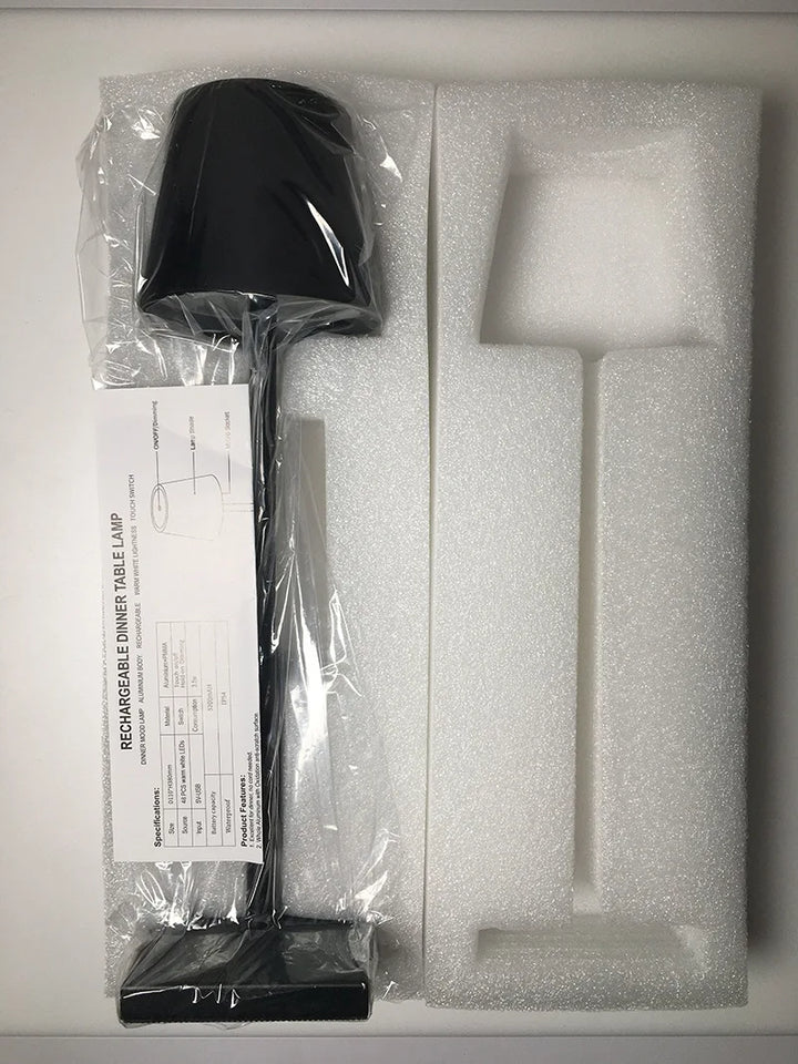 Flexible LED Tischlampe, aufladbar und kabellos, perfekt für Innenräume oder als Gartendekoration.