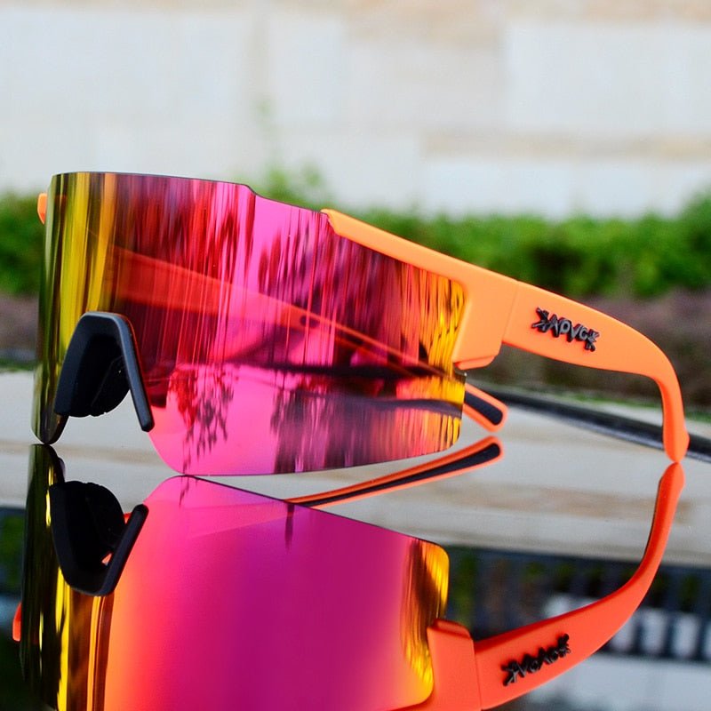 Sport Sonnenbrille mit Spiegelgläsern und UV-Schutz für Radfahrer, Laufen und alle Outdoor-Aktivitäten.