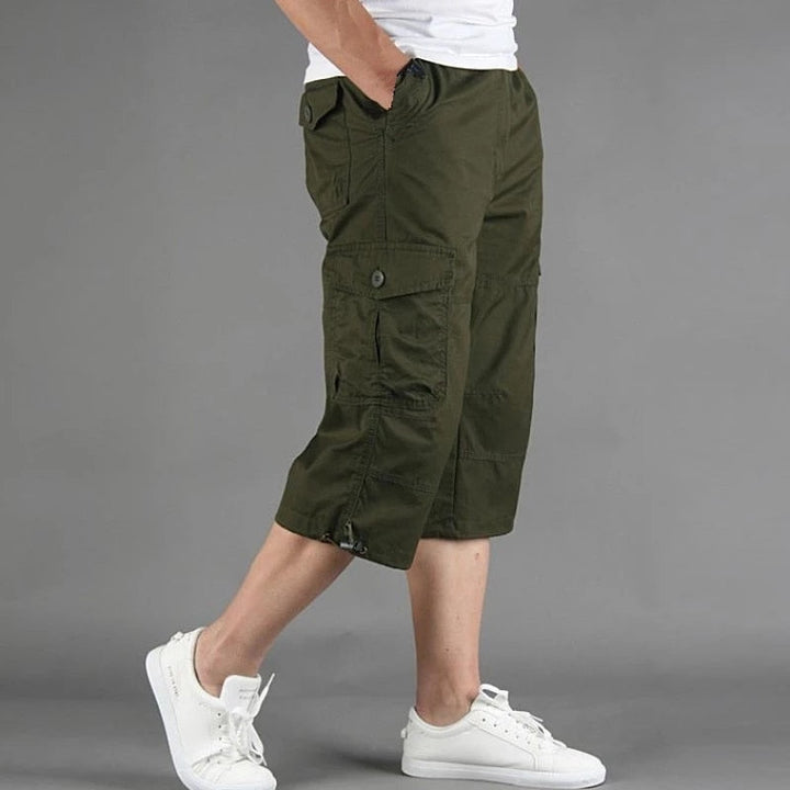 Funktionale Herren 3/4 Cargo Hose mit Taschen. Perfekt für Outdoor-Enthusiasten und Freizeit.