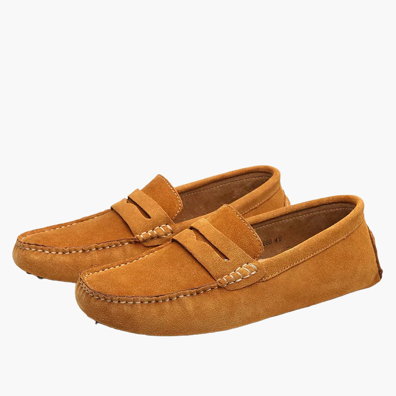 Bequeme Freizeit Mokassins: Braune Herrenschuhe, perfekt für entspannte Tage, bieten stilvollen Komfort & Vielseitigkeit.
