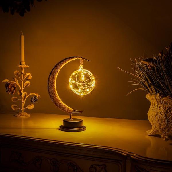 Elegante Halbmondlampe mit LED-Beleuchtung, perfekt als Nachtlicht oder stilvolle Innenbeleuchtung.