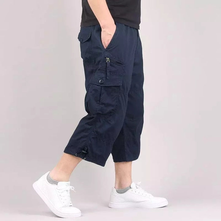 Herren Freizeit Cargo 3/4 Hose. Lässige kurze Hose, robust und praktisch für warme Sommertage.