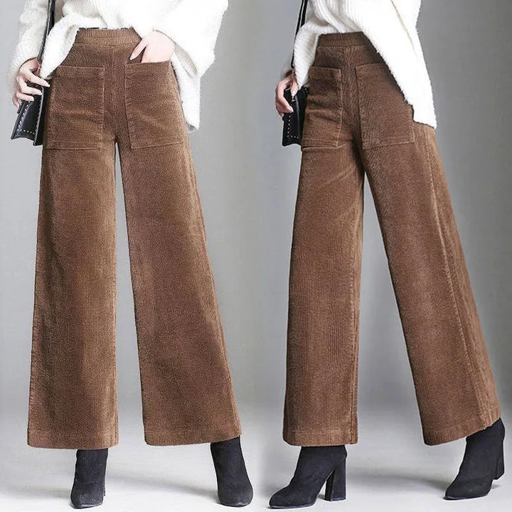 Damen Schlaghose im High-Waist-Look, perfekt kombiniert für einen stilvollen Auftritt in der Freizeit.
