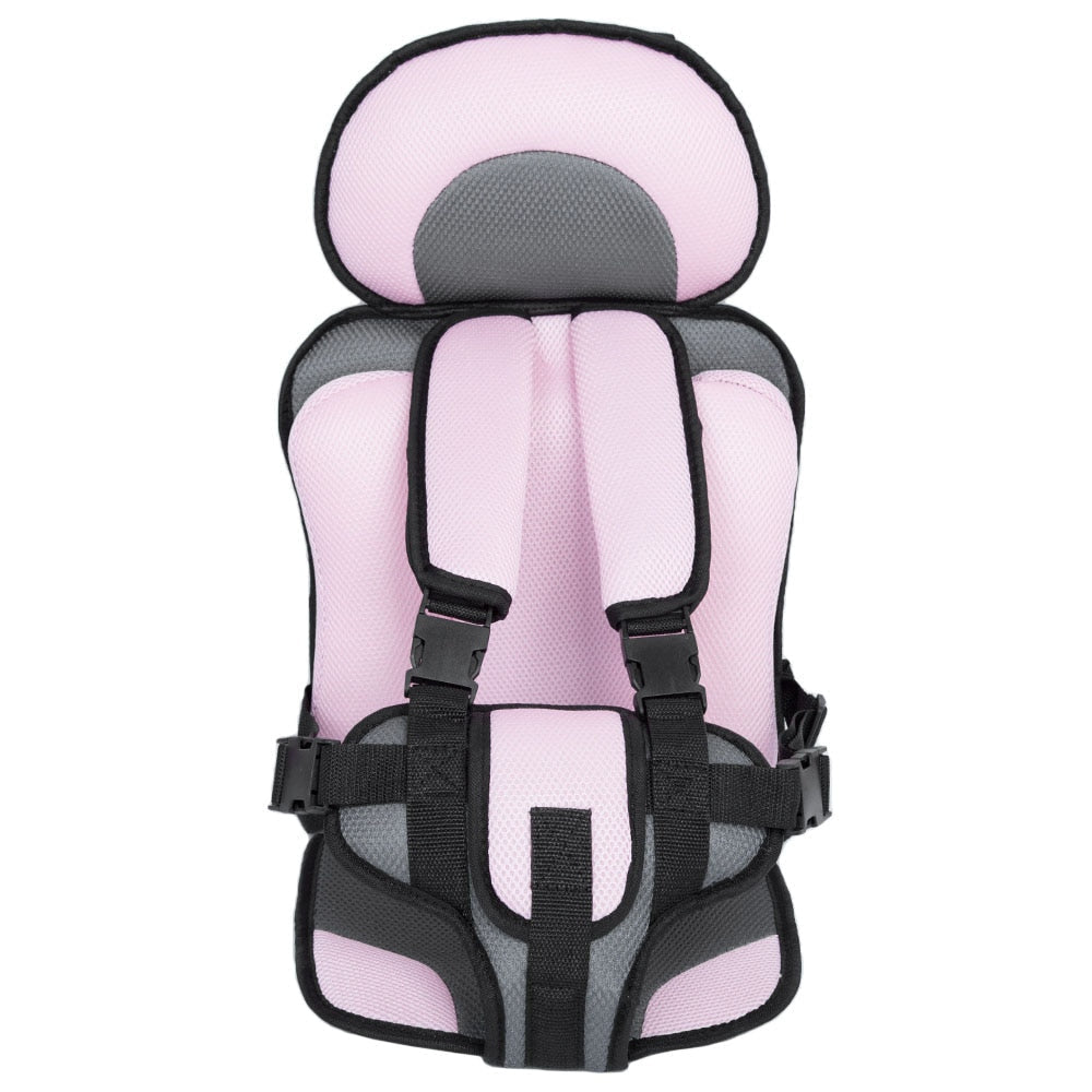 Ergonomischer SafeRider Pro Kleinkindersitz mit weicher Polsterung für bequeme Autofahrten.