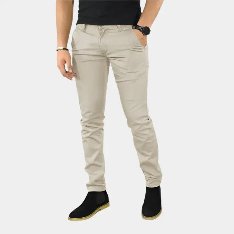 Schlanke Herren Business Hose, elegant und zeitlos für formelle Anlässe. Perfekt für den maskulinen Business-Look.