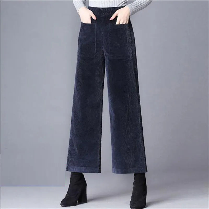 Trendige Damen Schlaghose mit High-Waist-Passform, perfekt für Fashion-Statements und Stil.