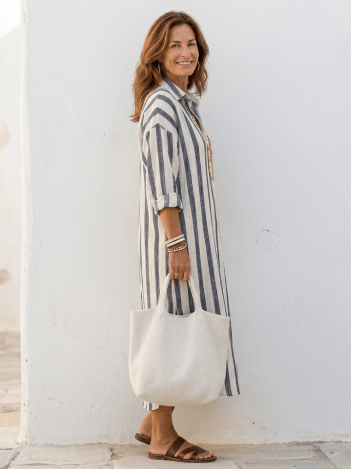 Modisches Streifenkleid für Damen, tailliertes Design, perfekt als Business- oder Freizeitkleid im Frühling.