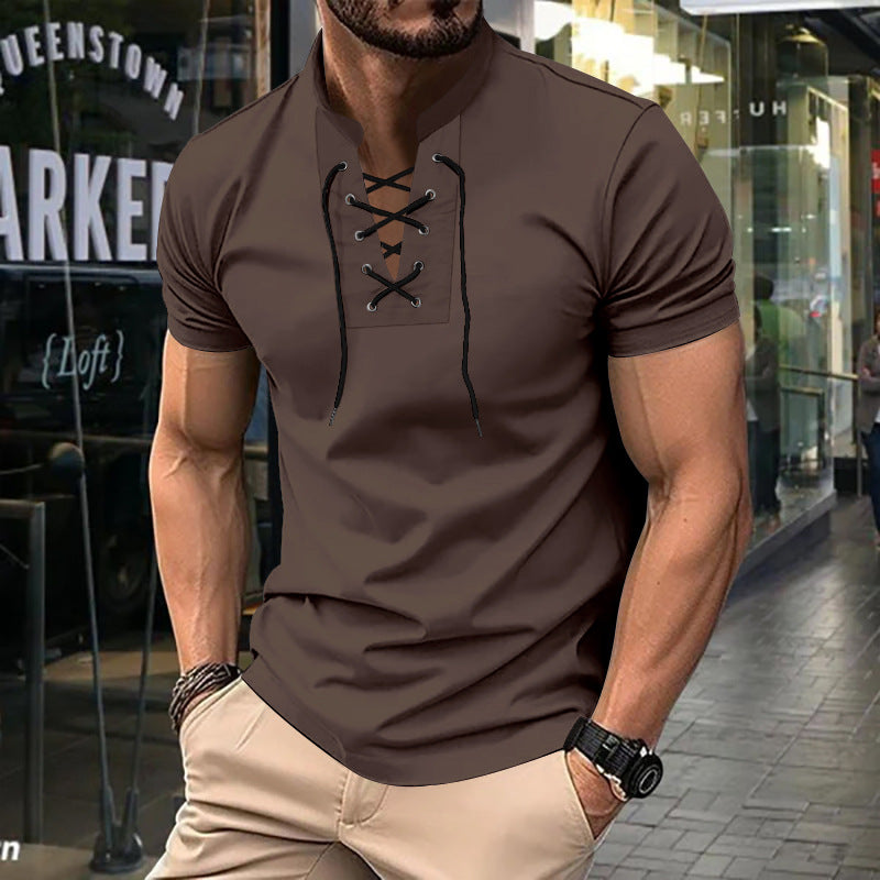 Modernes Herren Henley Shirt mit Schnür-V-Ausschnitt & Slim-Fit Design, perfekt für Streetwear & Sommer.