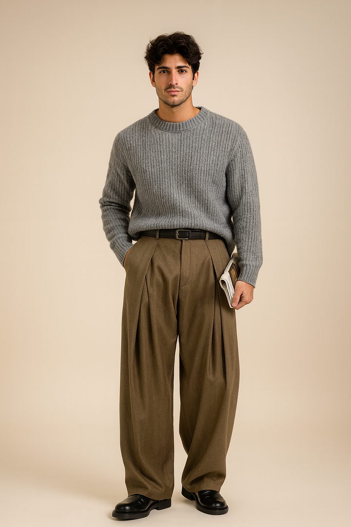 Klassische Herrenhose mit weitem Bein, zeitlos elegant und vielseitig kombinierbar. Perfekt für Büro & Events.