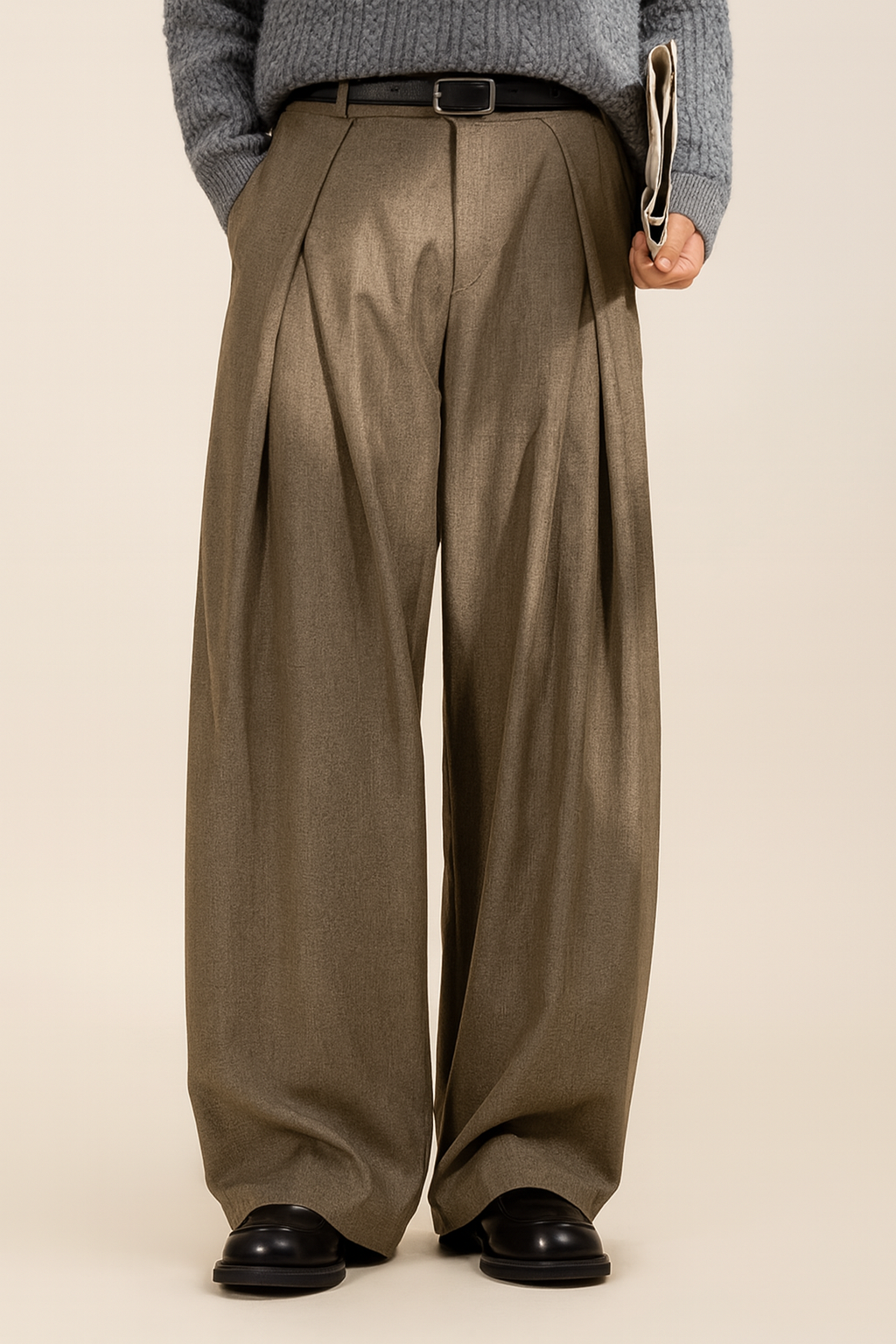 Elegante Herren Anzughose mit weitem Bein, stilvoll für Business und Freizeit. Moderner Schnitt, hoher Tragekomfort.