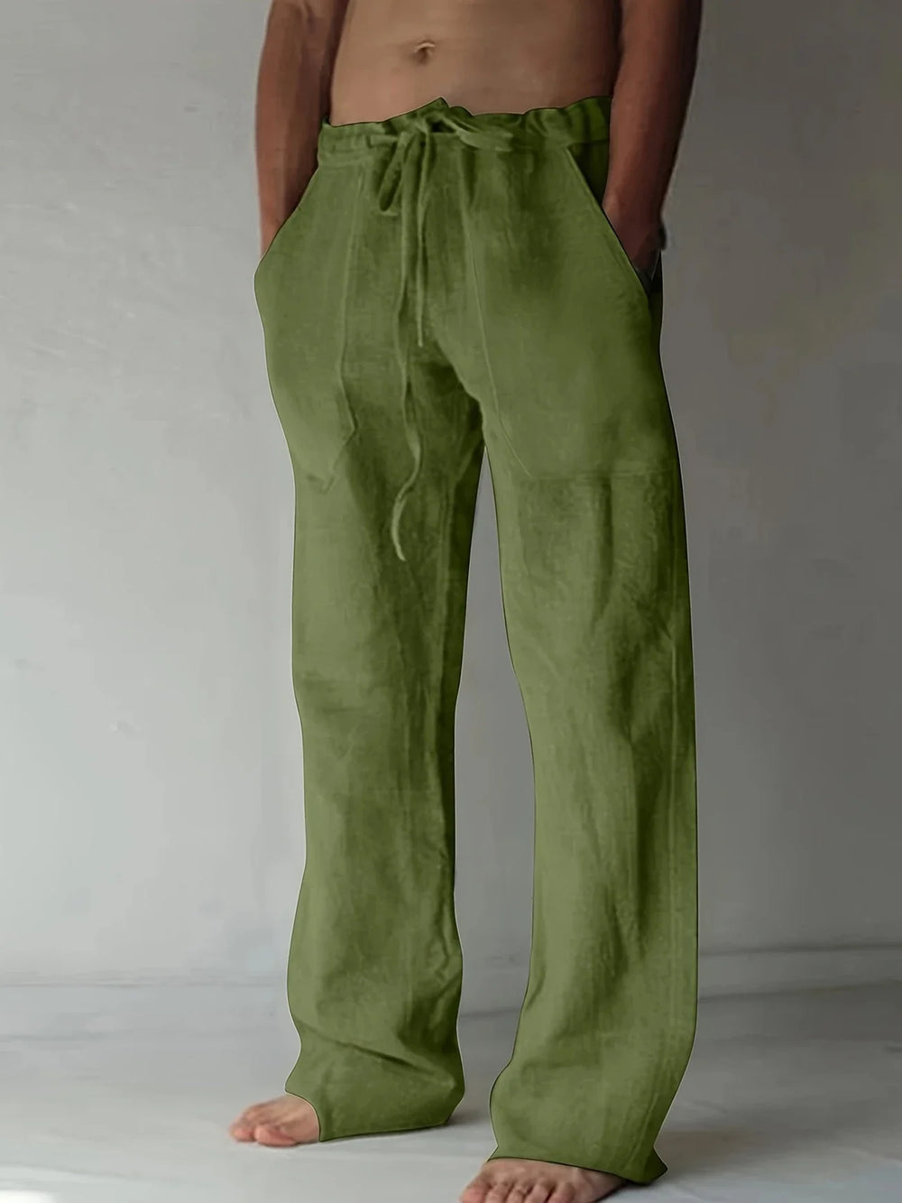 Weiße Herren Baggy Hose, locker & atmungsaktiv. Komfortable Sommerhose, perfekt für warme Tage.