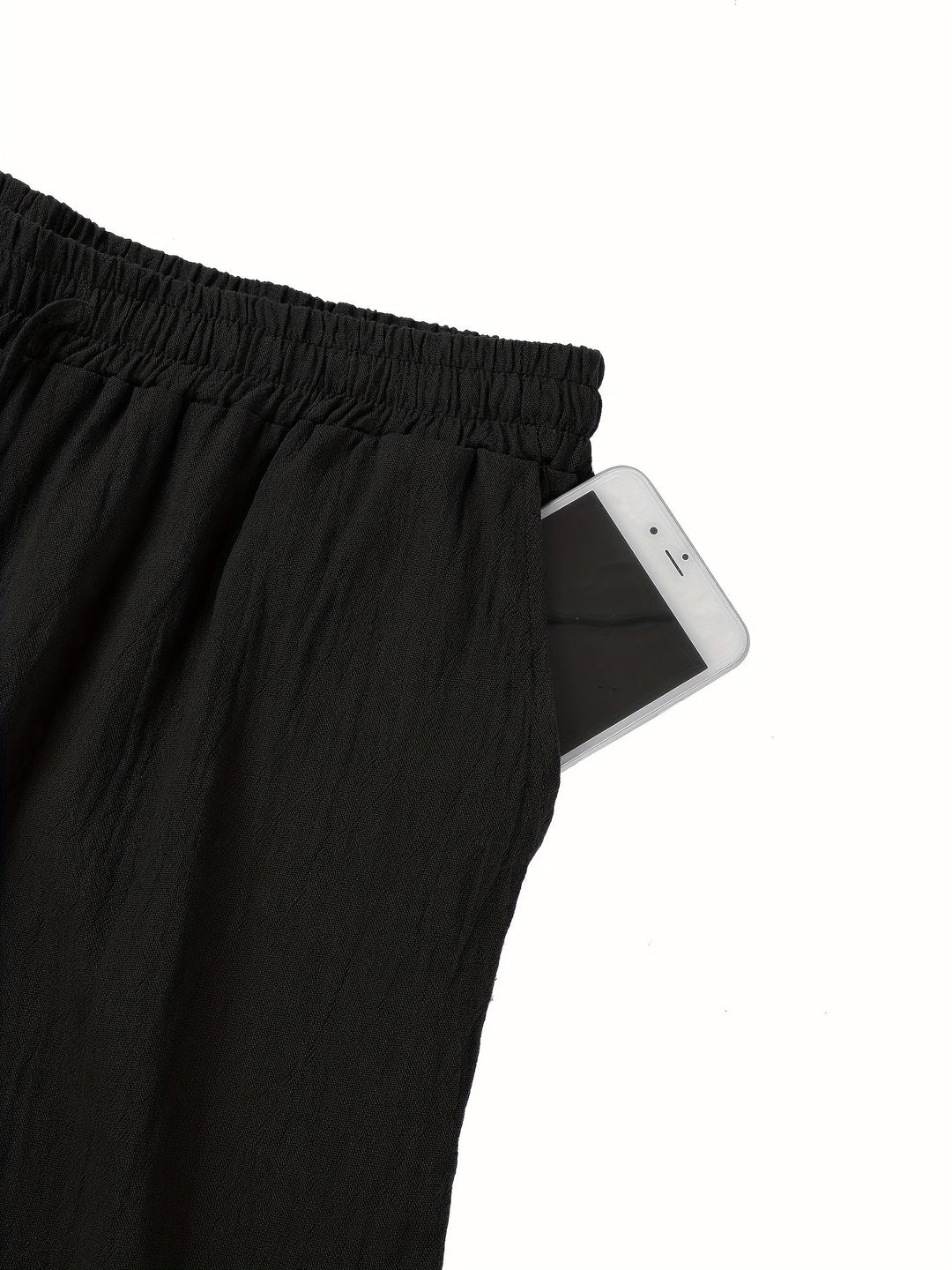 Modische schwarze Herrenhose, locker geschnitten, atmungsaktiv und ideal für warme Sommertage.