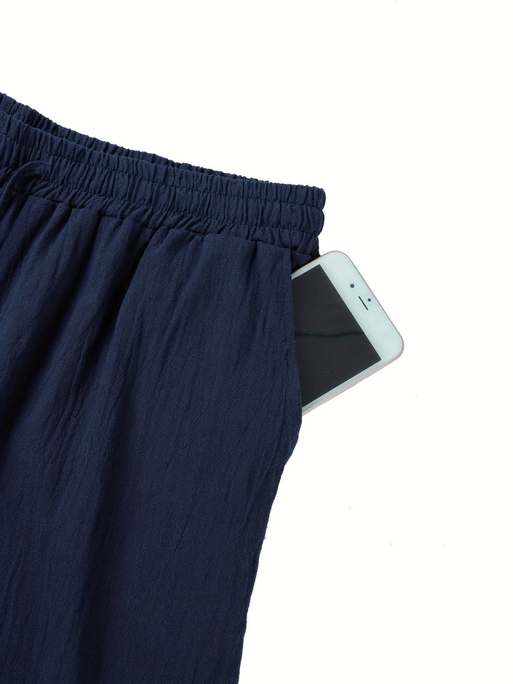 Blaue Herren Freizeithose mit elastischem Bund, leicht & bequem, perfekt für entspannte Sommerabende.