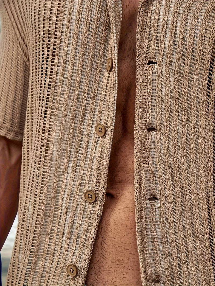 Kurzarm-Frühlingshemd für Herren, das Eleganz und Komfort vereint. Ideal für warme Tage.