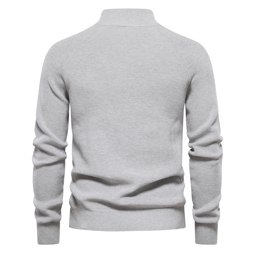 Stylisher Herren Strickpullover mit halbem Reißverschluss. Warmer Komfort für Herbst und Winter.