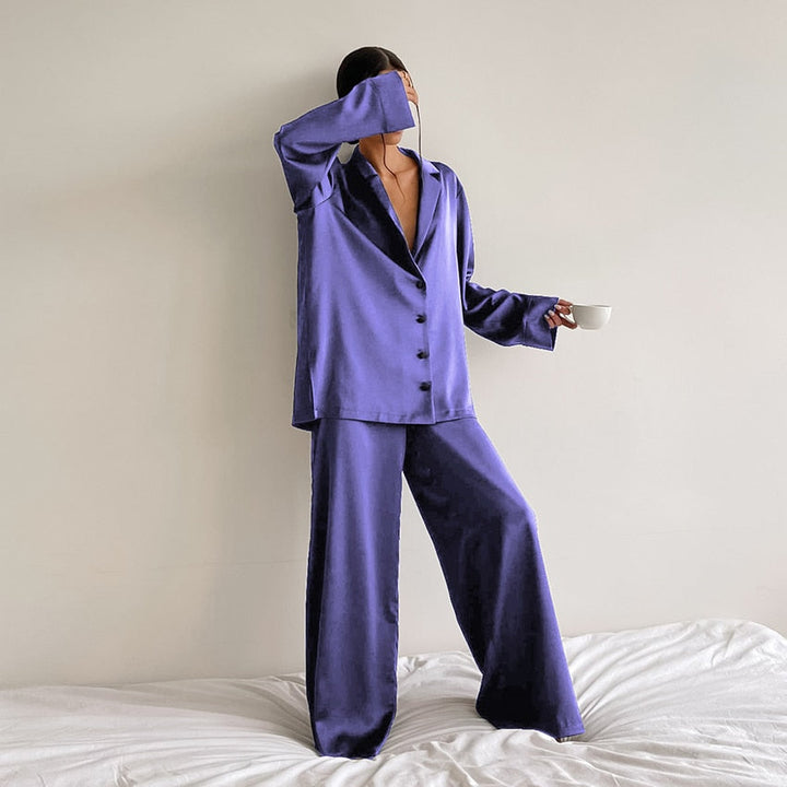 Luxuriöser Damen Schlafanzug, Oversize Satin-Seide, weich und angenehm auf der Haut.
