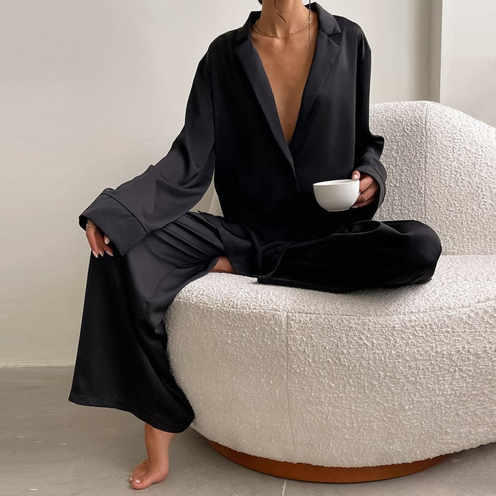 Geschenk für Frauen: Edles Satin-Seiden Pyjama-Set, Oversize Schlafanzug.