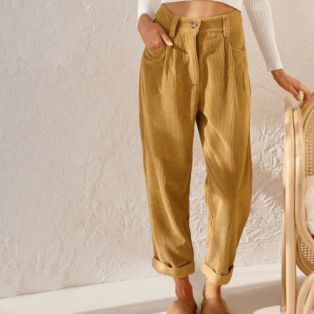 Elegante Damen-Cordhose mit High-Waist-Schnitt, zeitlos und bequem für den Herbst- und Winteralltag.