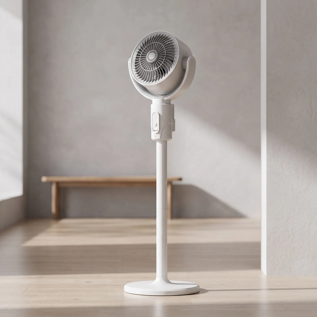 Höhenverstellbarer Standventilator in modernem Design für optimale Raumkühlung und flexible Nutzung.