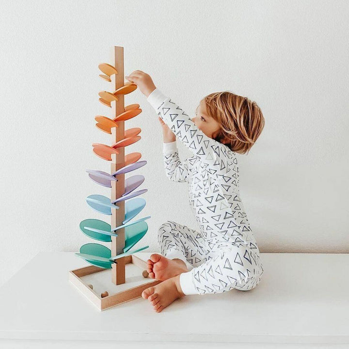 Pädagogischer Klangbaum aus Holz für Kleinkinder, fördert die sensorische Entwicklung & Hand-Augen-Koordination.