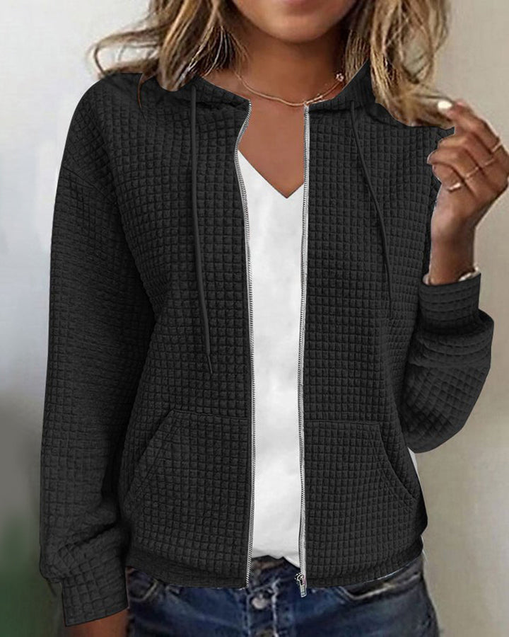 Sportliche Damen Reißverschlussjacke Wynona mit praktischen Taschen, ideal für Freizeit und Alltag.