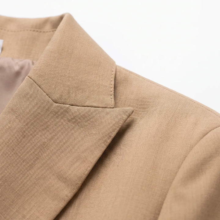 Damen Hosenanzug Khaki, bequemer & eleganter Zweiteiler. Perfekt für Freizeitmode oder ein stilvolles Büro-Outfit.