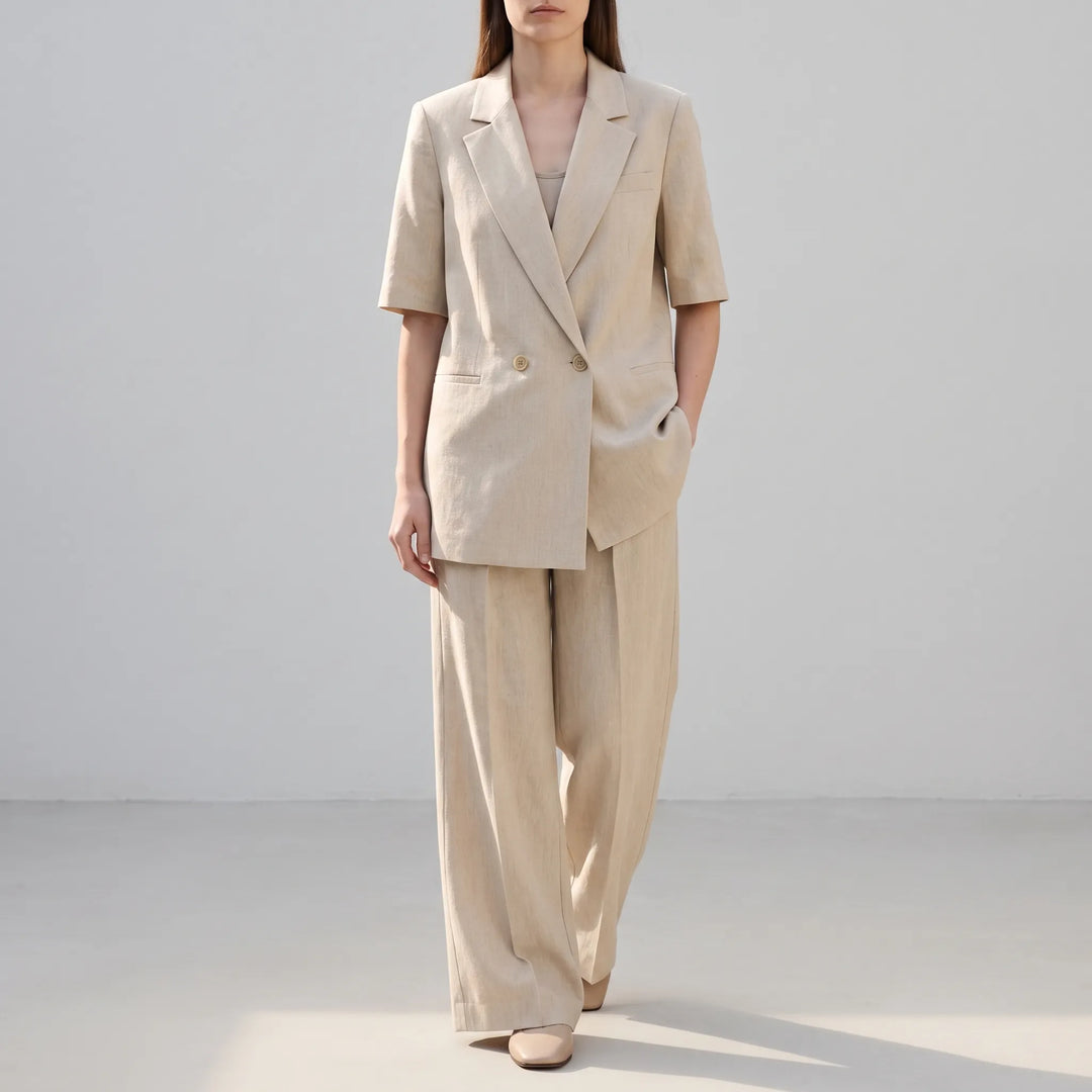 Eleganter Damen Hosenanzug mit Kurzarm-Blazer & weitem Bein, ideal für Büro, festliche Anlässe und Damenmode.