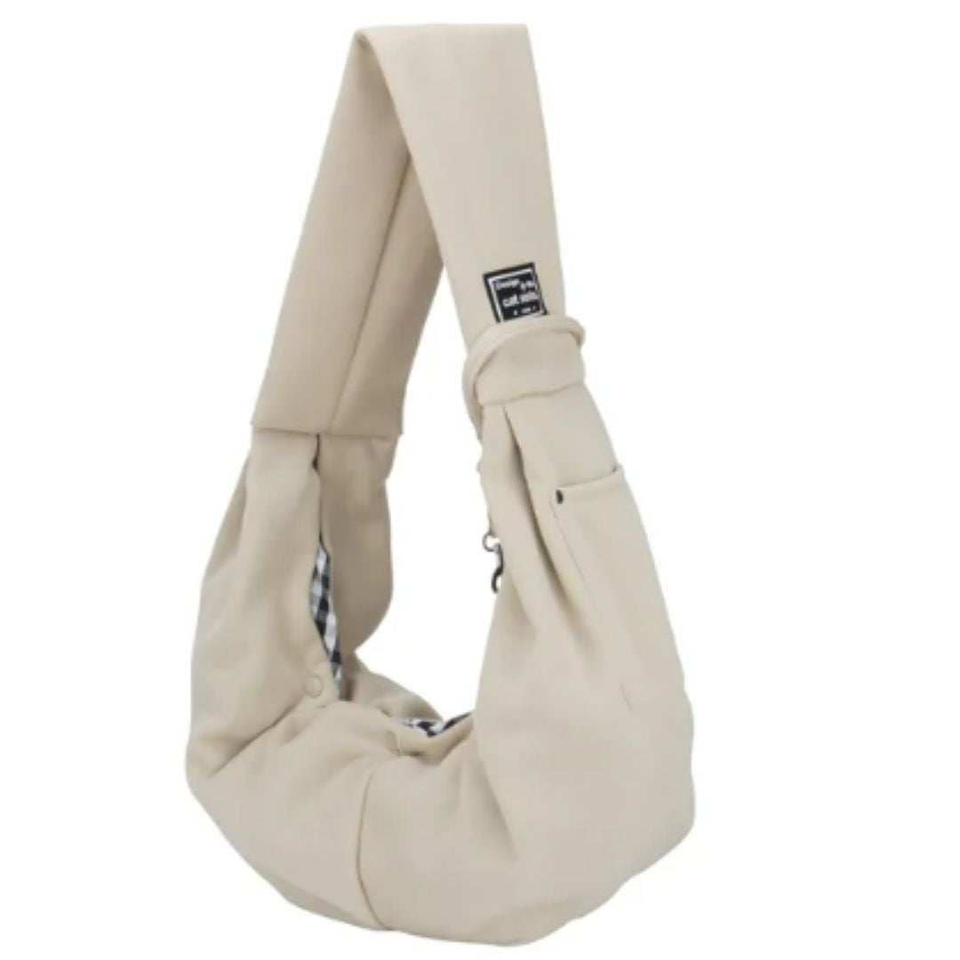 Detailansicht der robusten grauen Hundeschultertasche, hochwertige Verarbeitung & Material.