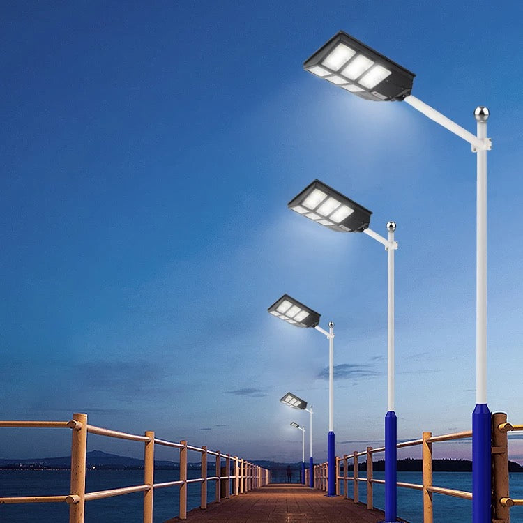 Wetterfeste Solvion 600 Solar-LED-Lampe, kabellos, für energieeffiziente Garten- & Hofbeleuchtung.