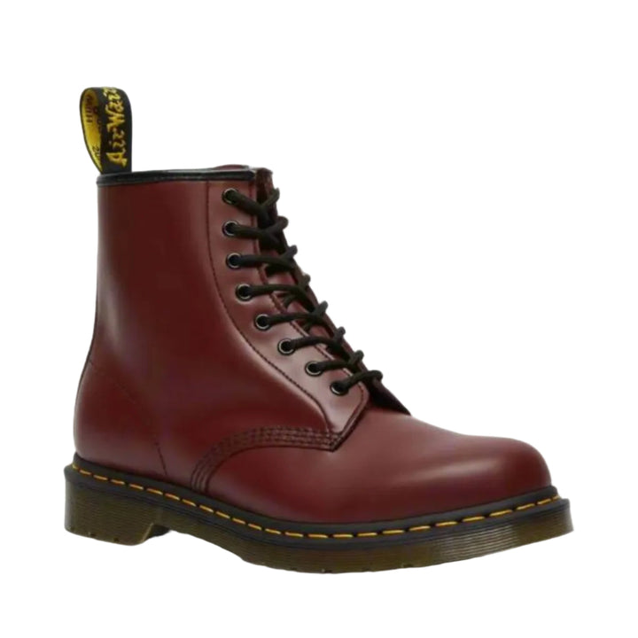 Strapazierfähige Herren Schnürstiefel: Dunkle Boots mit starker Sohle & robustem Material für alle Untergründe.