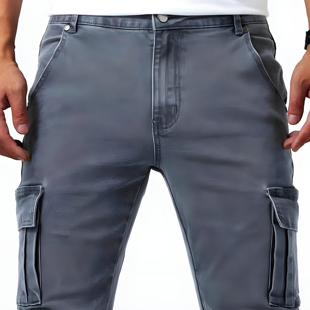 Vielseitige Outdoor-Hose: Herren Slim Fit Cargohose Tim mit schmaler Passform und robusten Taschen.