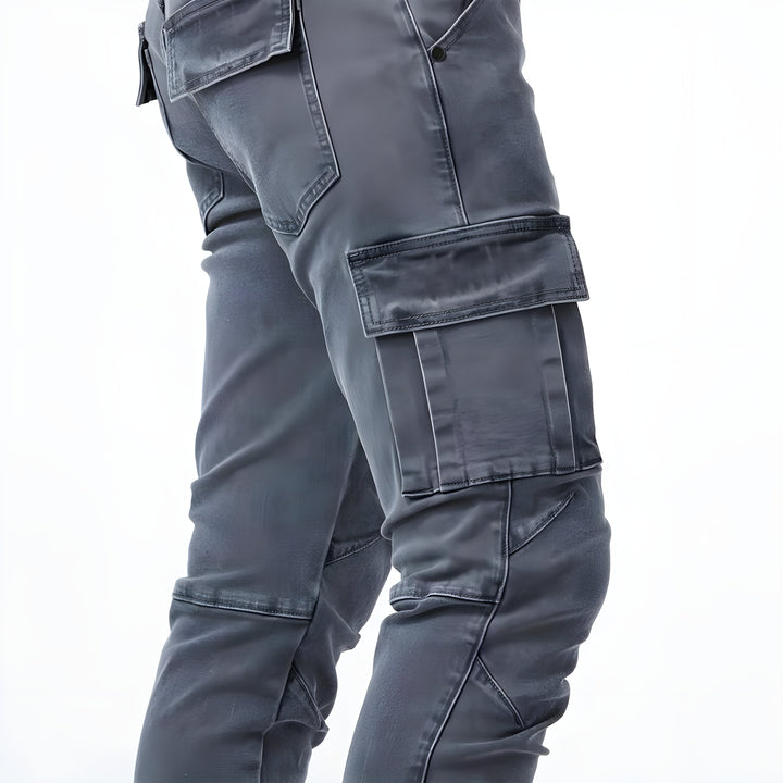 Trendige Herren Slim Fit Cargohose Tim in Dunkelgrau, perfekt für Urban Style und Komfort.