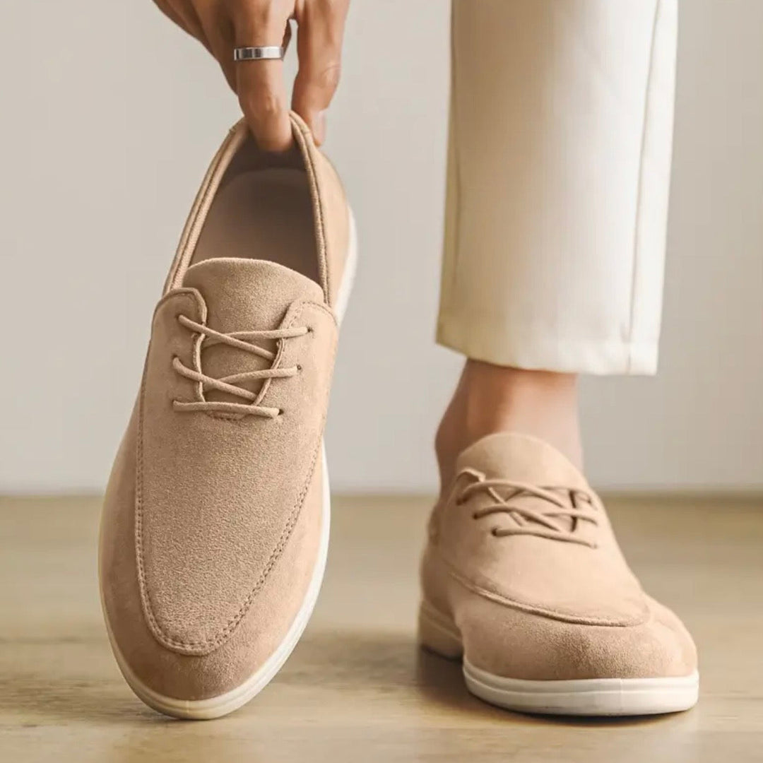 Eleganter brauner Herren Loafer, ideal als Komfortschuh & Slipper für Business Casual Outfits.