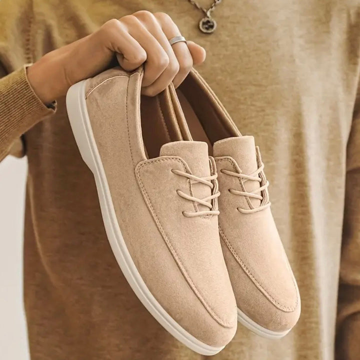 Leichter Sommerschuh: Atmungsaktiver Herren Loafer, perfekter Slipper für warme Tage.