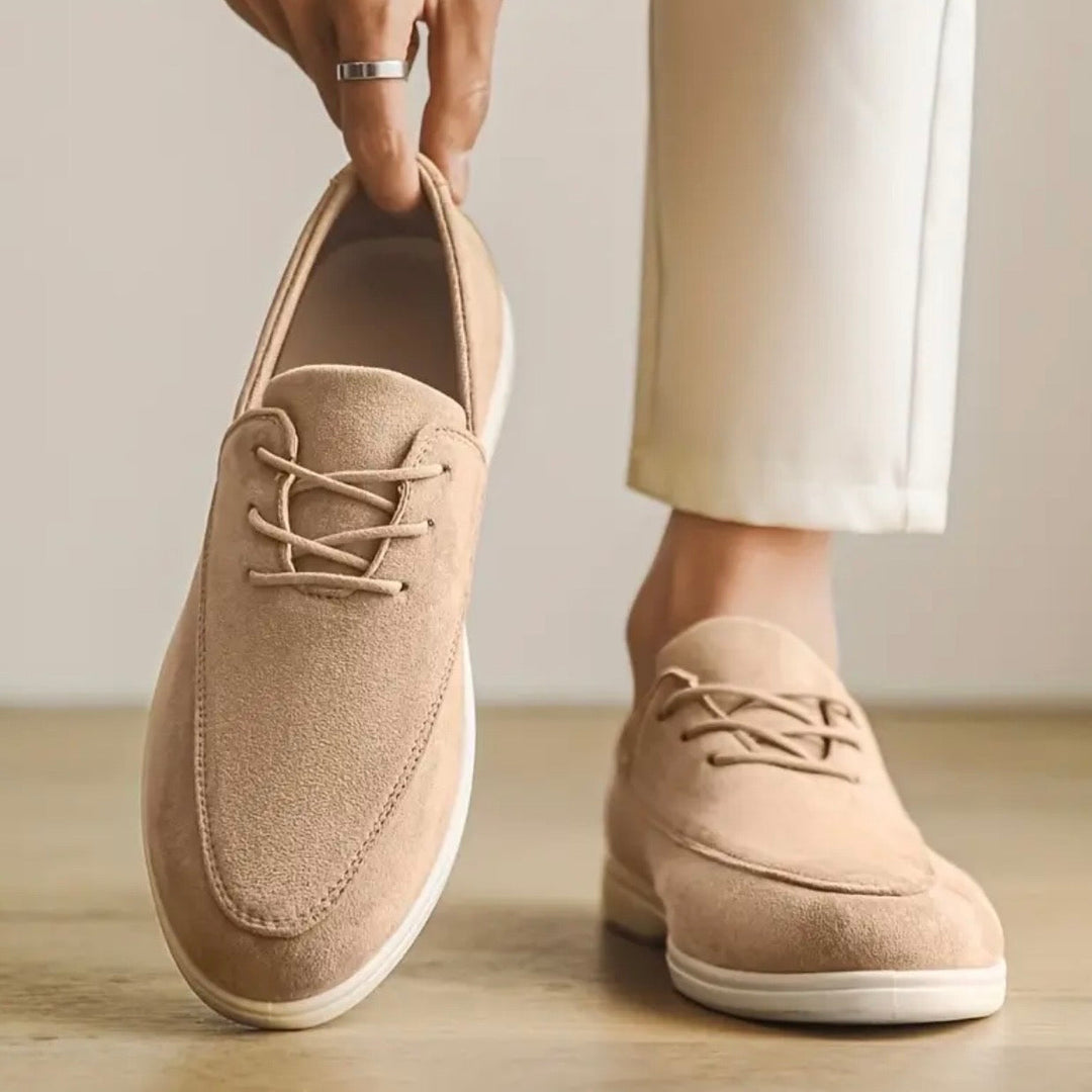 Detailansicht eleganter Herren Loafer mit feiner Naht, hochwertiger Komfortschuh.