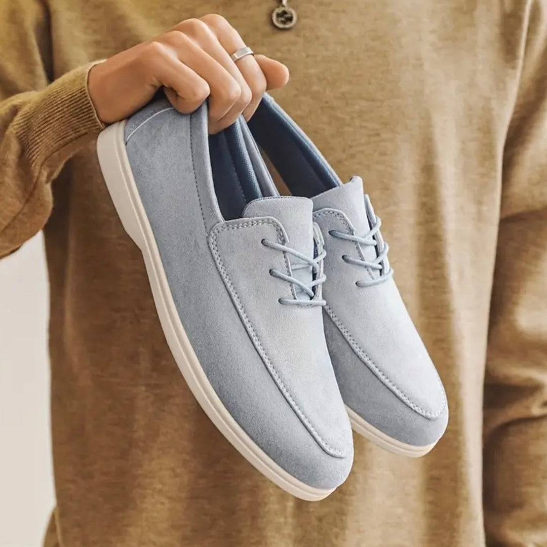 Herren Loafer am Fuß, eleganter Slipper & Komfortschuh für stilvollen Auftritt.