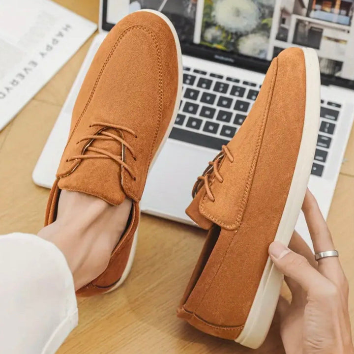 Klassischer Herren Slipper aus hochwertigem Leder, eleganter Loafer & Komfortschuh.