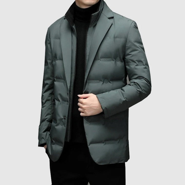 Warme Herren Daunenjacke bietet optimalen Kälteschutz für Winter & Herbst. Leichte Pufferjacke, sehr bequem & stilvoll.