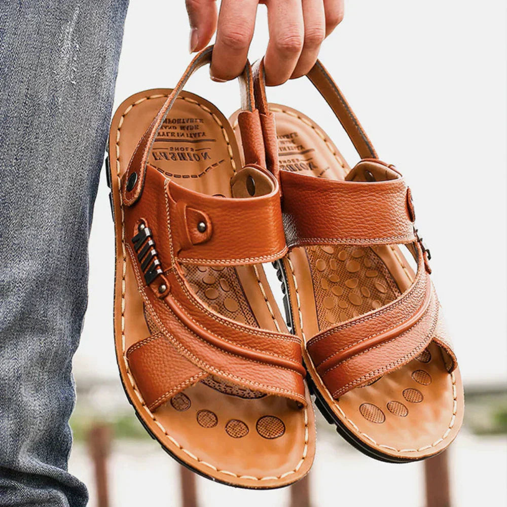 Herren Orthopädische Komfortsandalen 'Henrik'. Verstellbare Bequemschuhe für Fußgesundheit, ideal als Sommerschuhe & Alltagsschuhe.