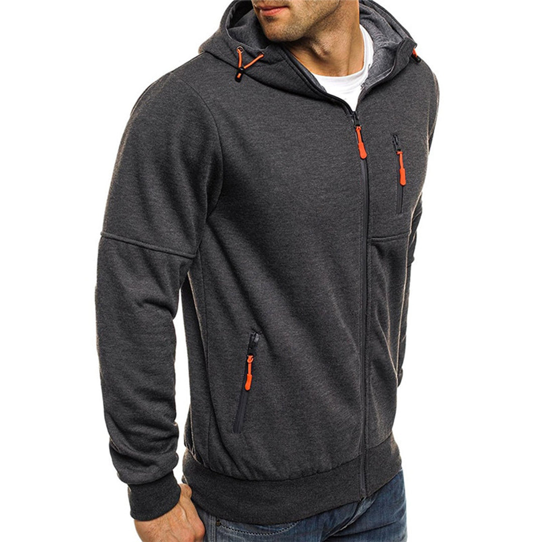 Mann trägt lässigen Reißverschluss Hoodie für Herren, bequemer Kapuzenpullover für Outdoor & Freizeit.