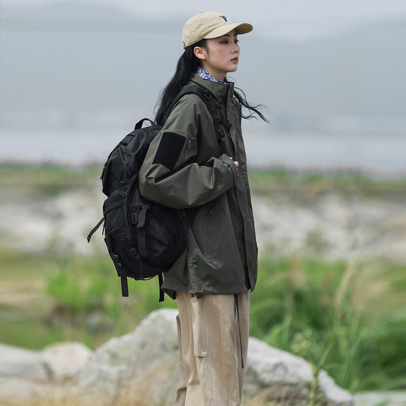 Damen Herbstjacke, wind- & wasserabweisend. Warme Outdoorjacke mit Kapuze, ideal für kühle Tage.