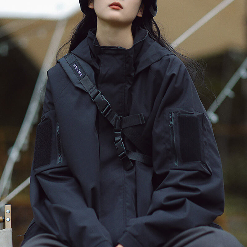 Oversized Damen Outdoorjacke, wind- & wasserabweisend. Moderne Freizeitjacke für Winter & Übergang.