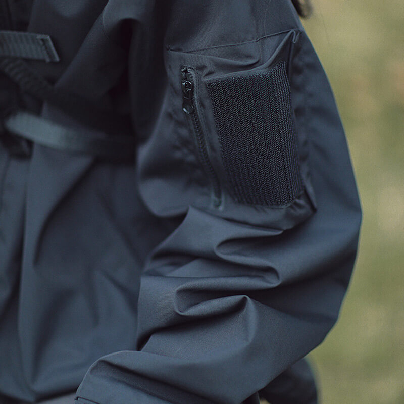 Sportliche Damen Windbreaker Jacke, wasserabweisend. Perfekt als leichte Übergangsjacke für Aktive.